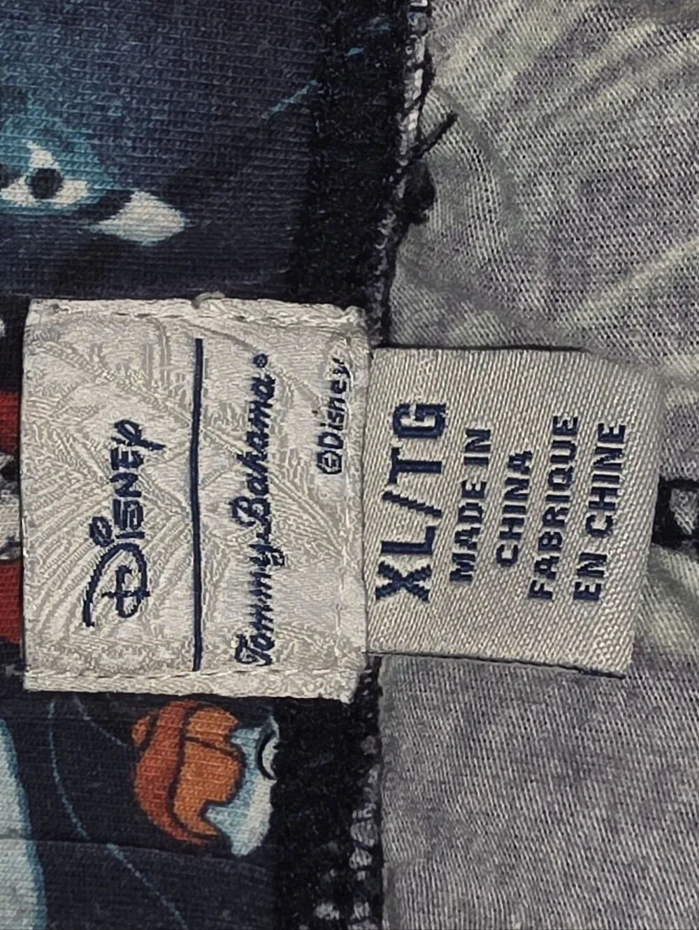 Brand: Tommy BahamaCollaboration: DisneyDesign: Festive Mickey Mouse Xl